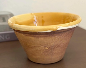 Vintage Italian Pottery Bowl – Honey Yellow Glazed Interior, Rustic Brown Clay Dish – 6.75” Diameter