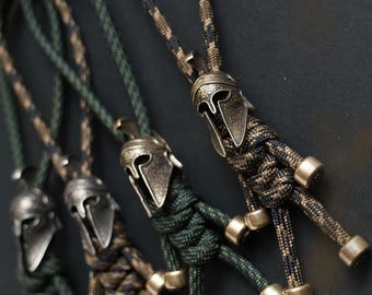 スパルタンヘルメットパラコードストラップ、真鍮ナイフビーズキーホルダー、タクティカルEDCギア、ユニークな男性向けギフト、アウトドアサバイバルロープ