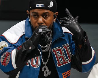 Chaqueta Gloria de Kendrick Lamar, chaqueta de cuero azul estilo rap, chaqueta motera estilo hip hop streetwear, chaqueta personalizada con gráficos de Compton.