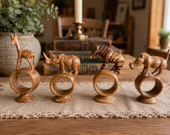 Handgeschnitzte Safari Animal Serviettenringe 4er-Set | Giraffe Nashorn Zebra & Warzenschwein aus Holz
