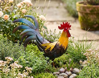 Statua da giardino a forma di gallo in metallo, decorazione colorata per pollaio in stile rustico.