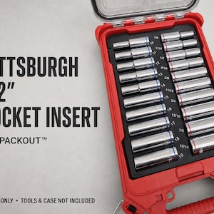 Peut inclure: Un insert en mousse noire pour un jeu de douilles Pittsburgh de 1/2 pouce, conçu pour s'insérer dans un boîtier en plastique rouge. L'insert maintient diverses douilles chromées, avec le texte PITTSBURGH 1/2" SOCKET INSERT Fits PACKOUT™.
