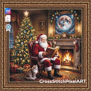 Pode incluir: Um padrão de ponto cruz com o Pai Natal sentado numa poltrona de couro a ler um livro junto a uma lareira com uma árvore de Natal e um gato. A cena inclui uma pintura de lua cheia sobre a lareira e presentes embrulhados no chão.