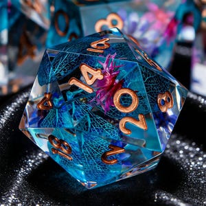 Juego de dados D&D | Dados botánicos Flor Encantada | Dados de resina hechos a mano con bordes afilados y flores | Dados poliédricos para juegos de rol D&D | Regalo para juegos de rol de mesa D20
