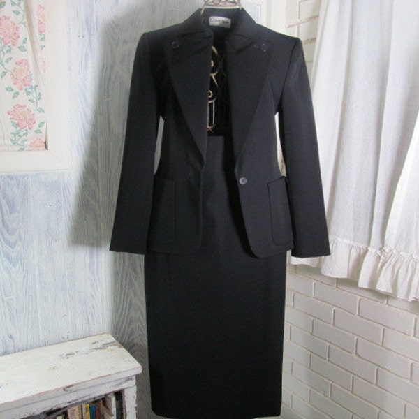 Vintage Black Calvin Klien Suit Size 6 8 Perfect Condition