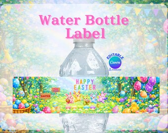Puede incluir: Una botella de agua de plástico transparente con una etiqueta decorativa con el texto Happy Easter. La etiqueta muestra una escena forestal colorida con conejitos, pollitos, huevos de Pascua y letreros con inscripciones.