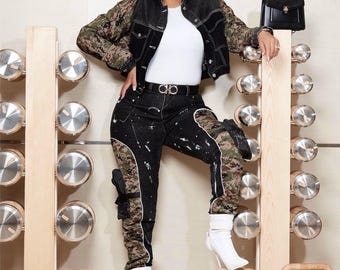 Jean patchwork camouflage, style artistique.