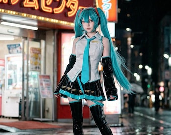 Miku Silver Edition Cosplay Costume - Complete Anime Outfit for Expo