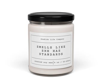 Vela "Huele como si tuviera estándares" / Frasco de soja perfumado de 9 oz