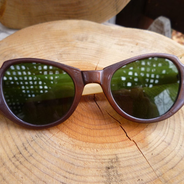 50s Sunglasses Plastic Two Tone Frames Green Lenses