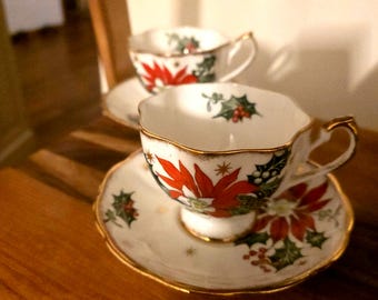 Seltene Queen Anne NOEL Teetasse Untertassen Set (2) Weihnachten Poinsettia Bone China England