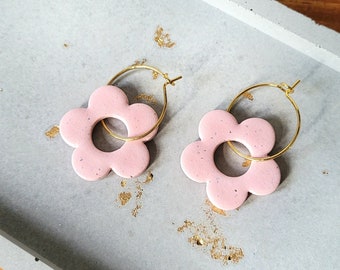 Light Pink Daisy Flower Hoop Clay Earrings, Speckled Pink Flower Dangles, Boho Earrings, Retro Earrings, Handmade, Spring Earrings