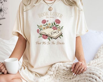 Comfort Colors® Vintage Book Lover Shirt, Retro Floral Reader Tee, Aesthetic Top, Gift for Bibliophile