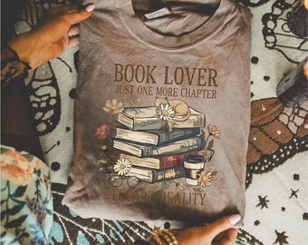 Comfort Colors® Vintage Book Lover Shirt, Retro Reader Tee, Aesthetic Top, Gift for Bibliophile