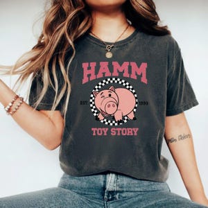 Maglietta Comfort Colors® Hamm Pig | Maglietta oversize in stile vintage | Regalo per i fan di Toy Story immagine 5
