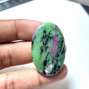 Cabochon di zoisite rubino naturale per la creazione di gioielli (76 ct) (36x36x7 mm)