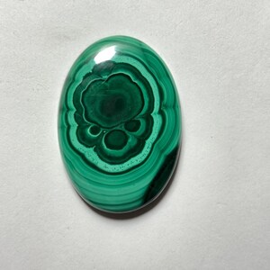Naturlig malakit ädelsten cabochon handgjord polerad för smyckestillverkning (78.00 st), (39x27x6 MM)