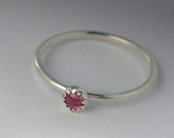 Anillo de turmalina, anillo de turmalina rosa de plata de ley apilable, plata de anillo de turmalina rosa, anillo de pila de turmalina, turmalina natural
