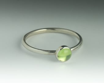 Peridot Ring, Stackable Sterling Silver Peridot Ring, Peridot Ring Silver, Peridot Stacking Ring, Natural Peridot Ring, August Birthstone