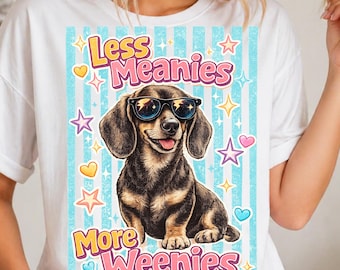 Menos malos, más salchichas PNG / Divertido diseño de sublimación de mamá de perro salchicha / Lindo perro salchicha preppy PNG