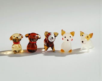 Mini statuette di cani in vetro / graziosi ornamenti di animali, cani in vetro fatti a mano, piccoli oggetti decorativi da collezione