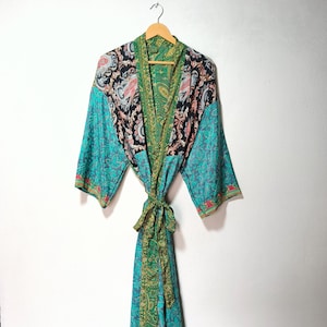 Kimono in seta Kasturi realizzato a mano, giacca spolverino vintage con patchwork paisley.