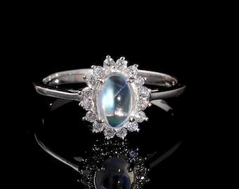 Anello con pavé di pietra di luna blu in argento sterling e zirconi bianchi, anello ovale con gemma vistosa, gioiello boho d'ispirazione vintage, regalo perfetto per le donne.