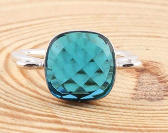 Anello con topazio blu, anello in argento sterling con pietra preziosa, anello con pietra blu taglio cuscino, gioiello minimalista con pietra portafortuna di dicembre