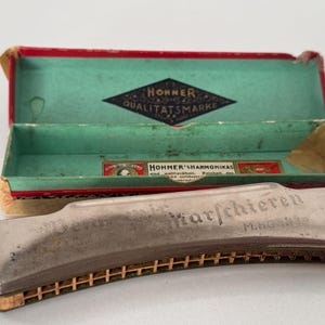 Armónica Hohner antigua "Wenn wir marschieren" (Cuando marchamos), caja original, trémolo, M. Hohner Alemania, años 30, pieza de colección