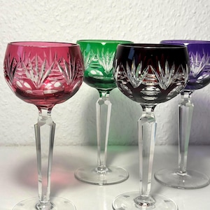 Anna Hütte Römer Kristallglas 200 ml – farbiges Überfangglas (Grün/Rubin/Violett) – geschliffenes Vintage Kelchglas, 19 cm