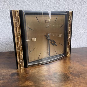 ZentRa Vintage Junghans Quartz W756 bordsklocka, guldfärgad metall och glas, retroklocka från mitten av århundradet, 24,5 x 19 cm, batteridriven, tillverkad i Tyskland