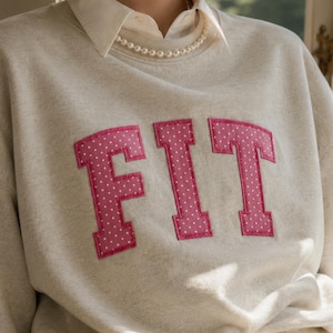 Moletom personalizado com patchwork de bolinhas e bordado, gola redonda estilo universitário, suéter moderno para adolescentes.