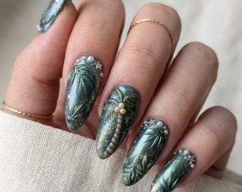 Unhas postiças com palmeiras verde-esmeralda, arte celestial tropical noturna, folhas 3D com pérolas.