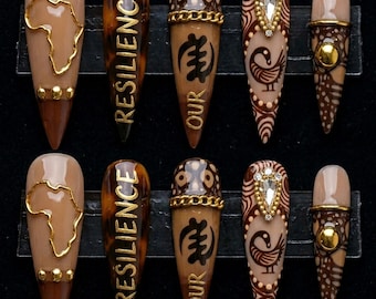 Handbemalte Presse auf den Nägeln | Adinkra Symbole, Afrika-Karte mit goldenen Akzenten