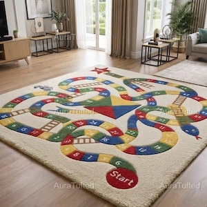 Puede incluir: Una alfombra rectangular con un diseño colorido de juego de serpientes y escaleras sobre un fondo crema. La alfombra muestra un camino sinuoso de casillas numeradas en rojo, amarillo, azul y verde, con escaleras, una serpiente y un punto de inicio.