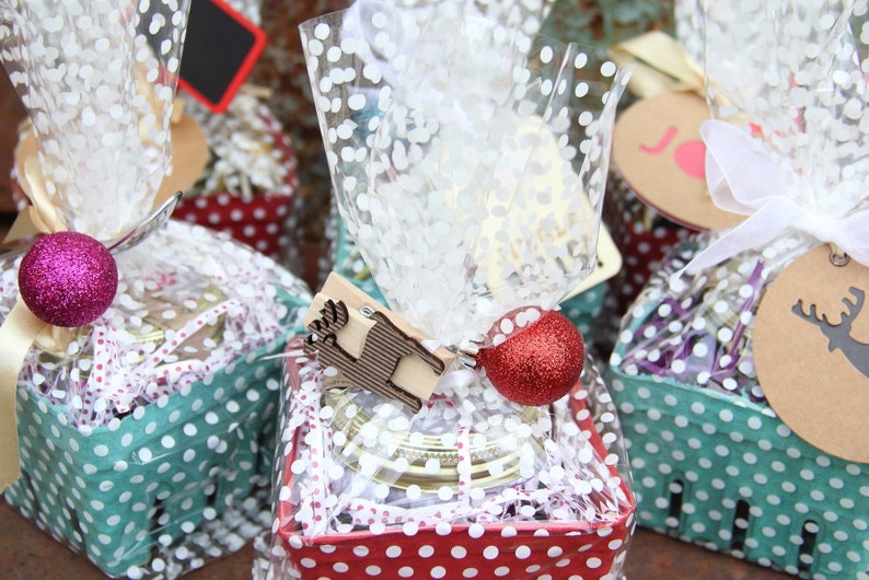 Christmas Jam/Jelly/Preserves berry basket 8oz jar image 5