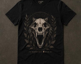 Camiseta con calavera de lobo, camiseta con esqueleto de lobo, estilo gótico oscuro, estampado de calavera animal, Reaper Reps Wild, arte de grabado dorado