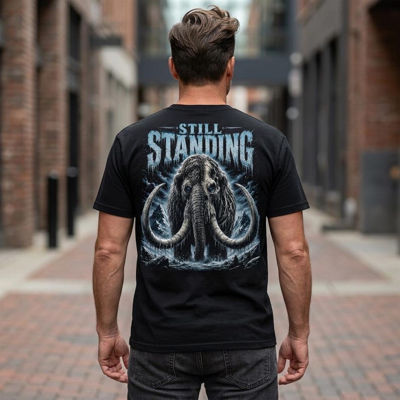Still Standing Mammoth T-shirt, skjorta i bekväma färger, Ice Age Beast Heavyweight Vintage, förhistoriskt djurtryck på ryggen, avslappnad passform i streetwear bild 2