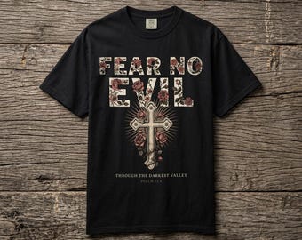 Fear No Evil Psalm 23: 4, Comfort Colors Shirt, christliches Kreuz und Rosen-T-Shirt, Dark Faith Streetwear, Frontdruck
