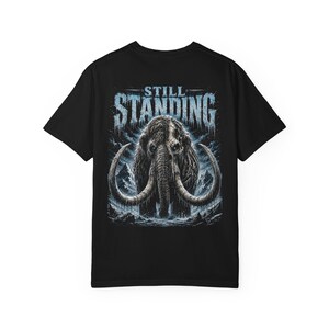 Still Standing Mammoth T-shirt, skjorta i bekväma färger, Ice Age Beast Heavyweight Vintage, förhistoriskt djurtryck på ryggen, avslappnad passform i streetwear bild 4