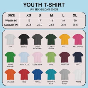 Puede incluir: Imagen de camisetas Youth, Unisex Gildan 5000B, en varios colores. Una tabla de tallas muestra medidas en pulgadas, de XS a XL. Los colores incluyen Ash, Black, Dark Heather, Forest Green, Gold, Heliconia, Irish Green, Light Blue, Light Pink, Lime, Maroon, Navy, Orange, Red, Royal, Tropical Blue, Sport Grey y White.