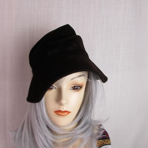 Hat  womans Dark Brown CLOCHE French  HAT 1920s style Marshall Fields Millinery costume