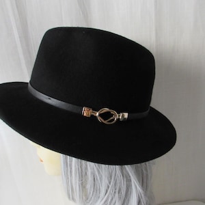 BLACK FEDORA WOOL Gold detail