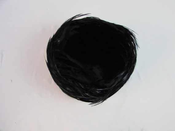 1960s Velvet and Feather  PILLBOX HAT Black - image 9