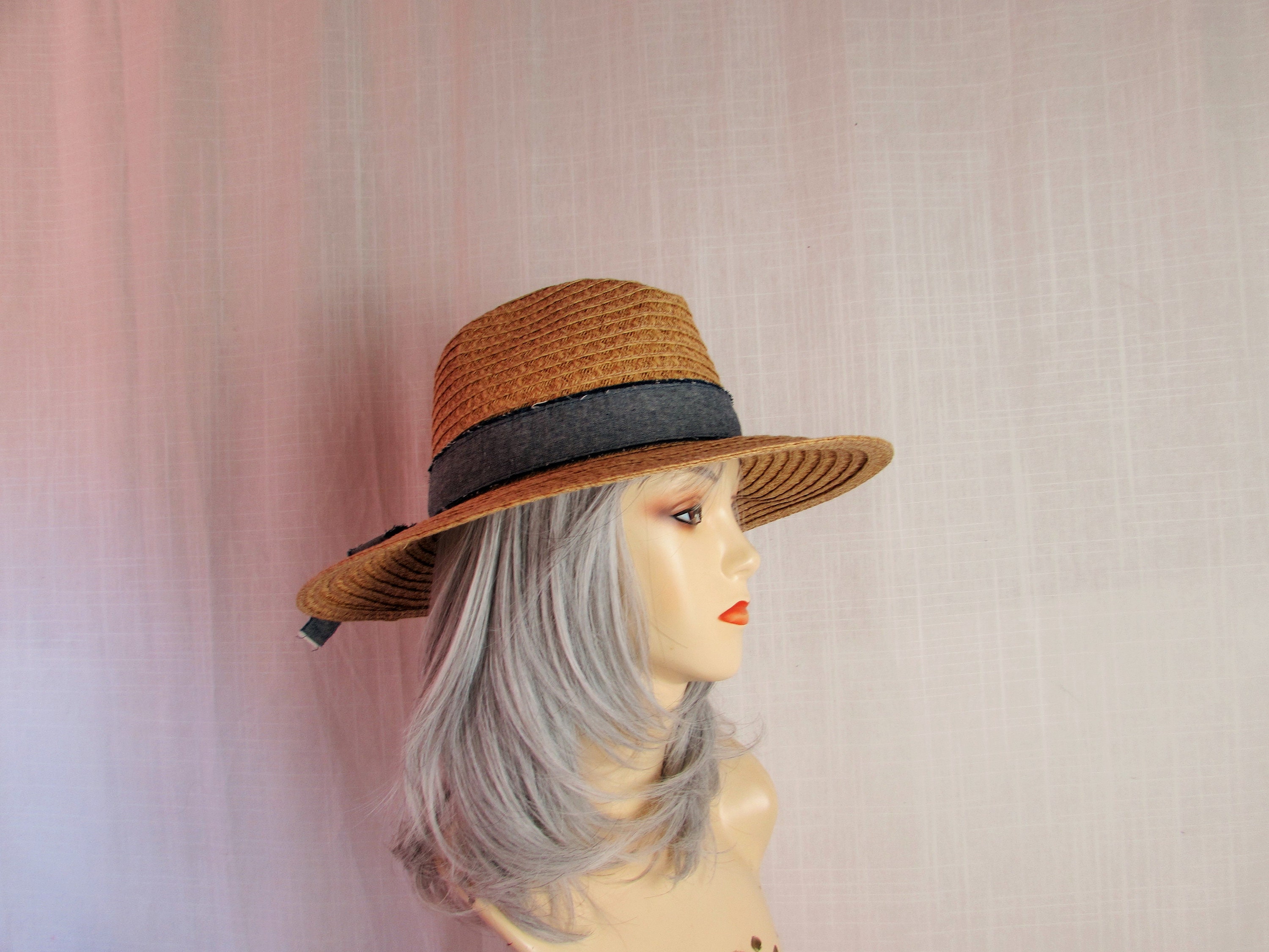Chapeau Femme Fedora San Diego Hat Co. - Marron, En Laine 100% - Avec Plumes Décoratives - Taille Unique - Occasion En Incroyable état