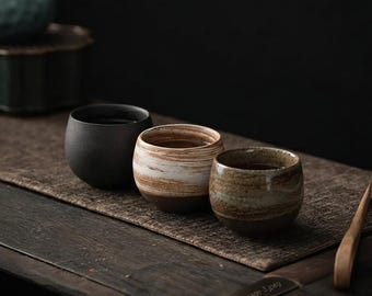 Japanische handgemachte Keramik Teetasse, Vintage Steingut Teetasse, rustikale Kung Fu Teetasse, Wabi Sabi Teebecher, einzelne Matcha Tasse