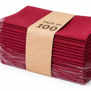 以下が含まれることがあります： 白い文字で「Welcome to our home」と書かれた素朴な木製の看板。使い古したような仕上がりで、シンプルで親しみやすいデザインです。