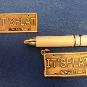 Bronze It&#39;s Flat Earth License Plate Keychain Tag
