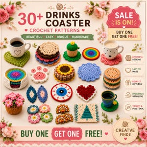 Puede incluir: Una colección de más de 30 patrones de ganchillo para posavasos con diversas formas y colores, incluyendo corazones, flores, arcoíris, huellas de animales y diseños festivos. La imagen muestra varios posavasos terminados, algunos apilados, junto a tazas.