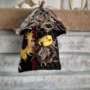 Mini Stuffed Bird House: Sunflower Print, Chicken Wire, Moss Wreath